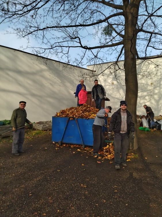 PODZIĘKOWANIE ZA GRABIENIE LIŚCI