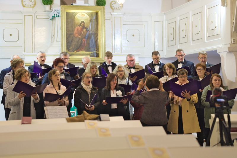 FOTORELACJA z 15-lecia CHÓRU CANTO DEO i 50-lecia PRACY DYRYGENCKIEJ P. ADELAJDY ROMAŃSKIEJ