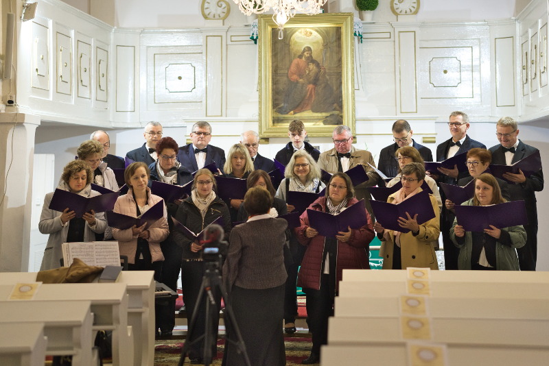 FOTORELACJA z 15-lecia CHÓRU CANTO DEO i 50-lecia PRACY DYRYGENCKIEJ P. ADELAJDY ROMAŃSKIEJ
