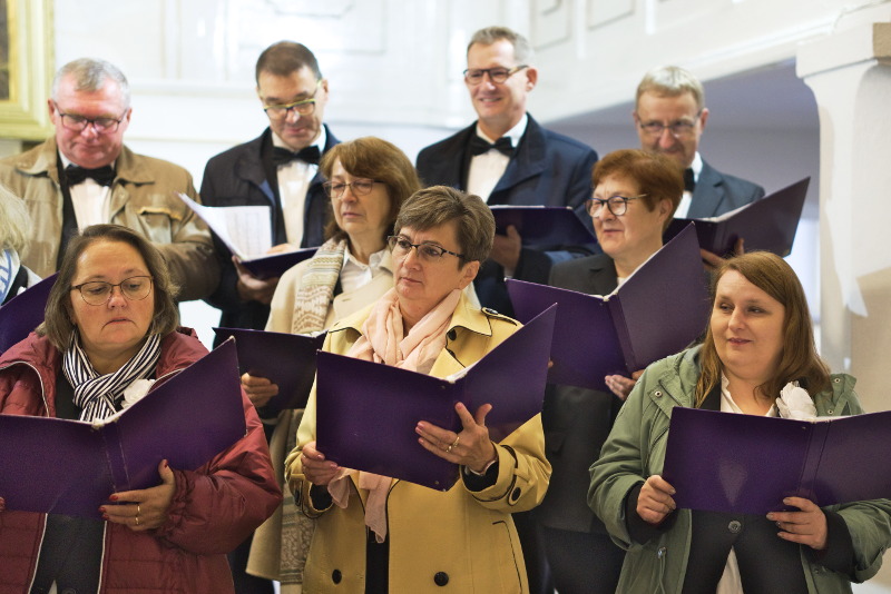 FOTORELACJA z 15-lecia CHÓRU CANTO DEO i 50-lecia PRACY DYRYGENCKIEJ P. ADELAJDY ROMAŃSKIEJ