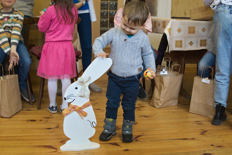 SZUKANIE WIELKANOCNEGO JAJKA