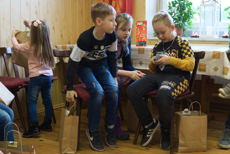 SZUKANIE WIELKANOCNEGO JAJKA